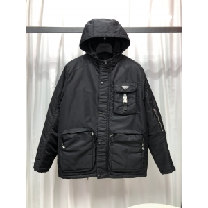 PRADA秋冬新款羽绒服