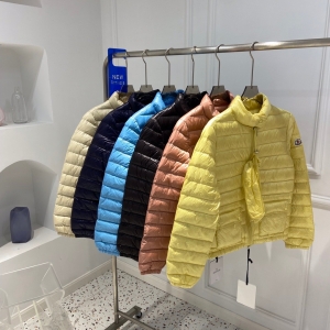 Moncler经典款立领轻薄款