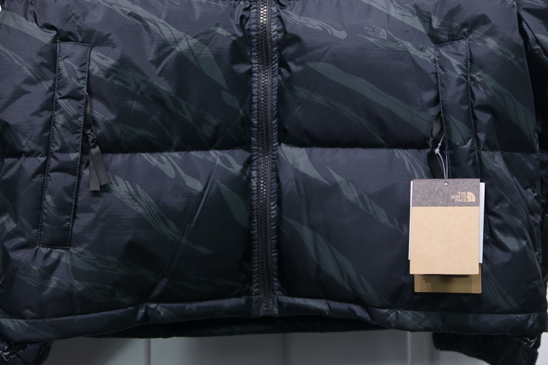 ED5F 斑马 TNF “ZebraLogoPattern”斑马羽绒服 两色 黑色-白色 尺码 S M L XL(图4)