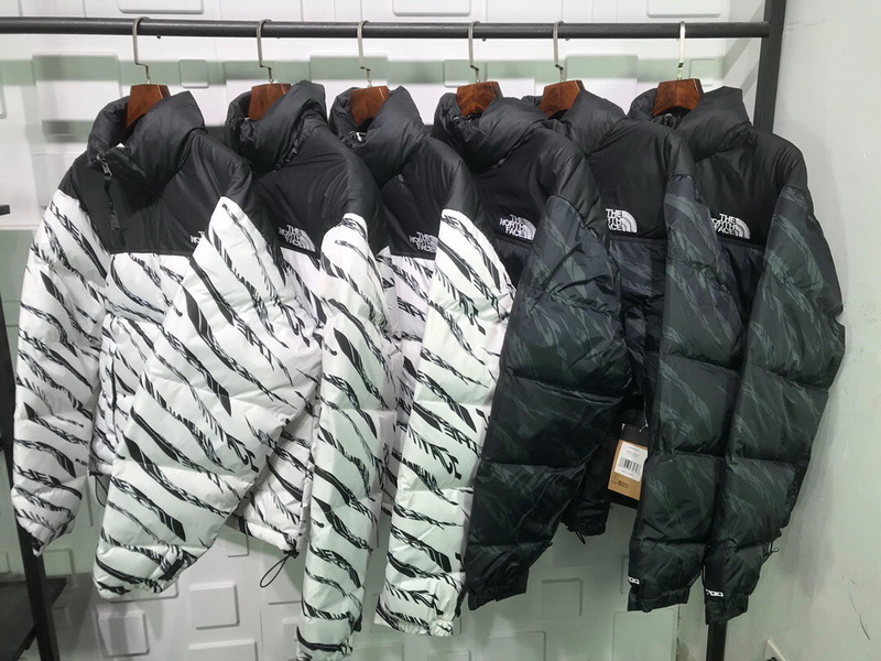 ED5F 斑马 TNF “ZebraLogoPattern”斑马羽绒服 两色 黑色-白色 尺码 S M L XL(图3)