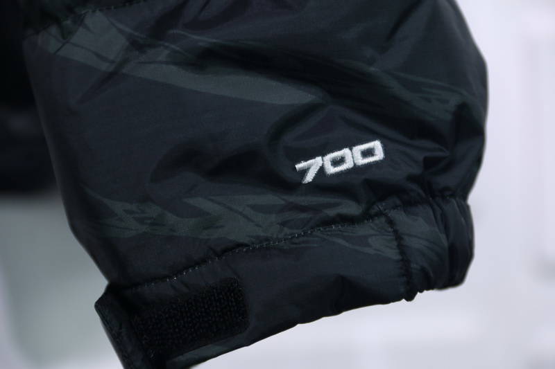 ED5F 斑马 TNF “ZebraLogoPattern”斑马羽绒服 两色 黑色-白色 尺码 S M L XL(图13)