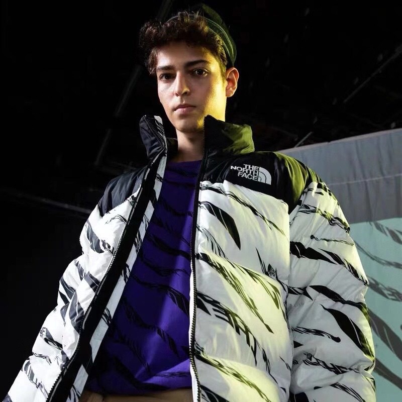 ED5F 斑马 TNF “ZebraLogoPattern”斑马羽绒服 两色 黑色-白色 尺码 S M L XL(图26)