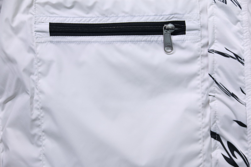 ED5F 斑马 TNF “ZebraLogoPattern”斑马羽绒服 两色 黑色-白色 尺码 S M L XL(图31)