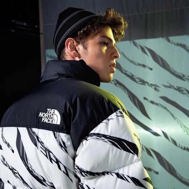 ED5F 斑马 TNF “ZebraLogoPattern”斑马羽绒服 两色 黑色-白色 尺码 S M L XL(图22)