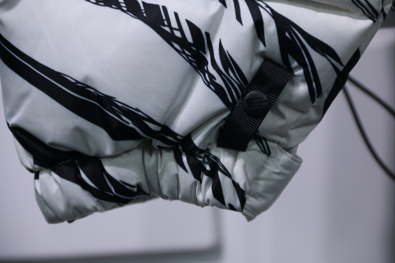 ED5F 斑马 TNF “ZebraLogoPattern”斑马羽绒服 两色 黑色-白色 尺码 S M L XL(图30)