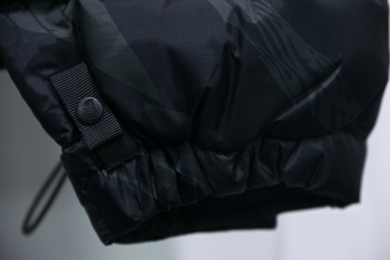 ED5F 斑马 TNF “ZebraLogoPattern”斑马羽绒服 两色 黑色-白色 尺码 S M L XL(图32)