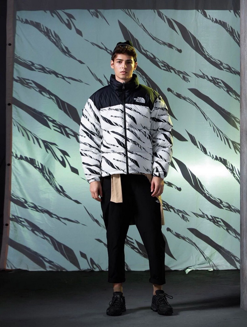 ED5F 斑马 TNF “ZebraLogoPattern”斑马羽绒服 两色 黑色-白色 尺码 S M L XL(图23)